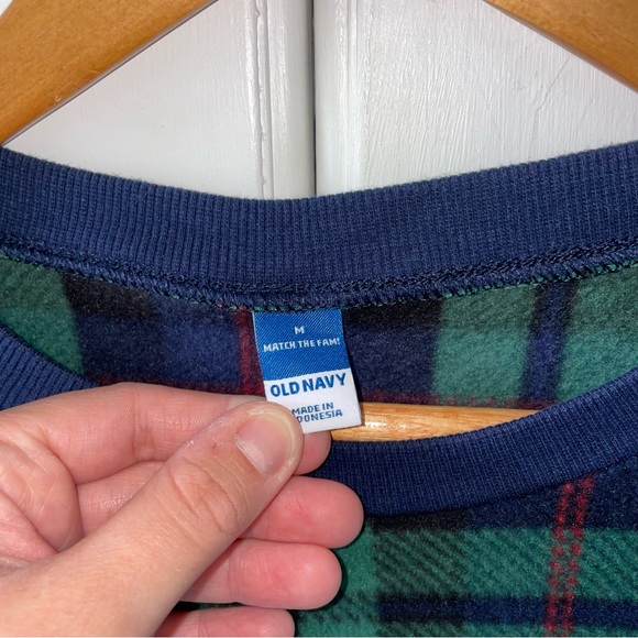 Old Navy Pajama Set Plaid - Picture 3 of 9